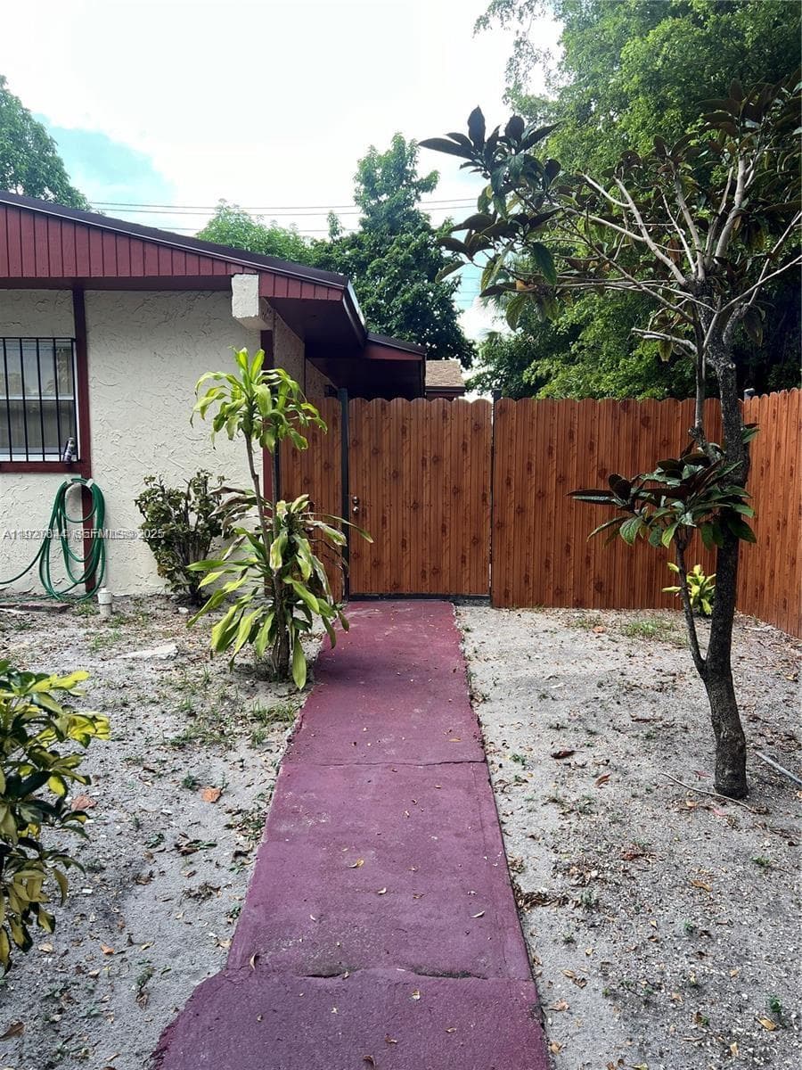 1581 NE 117 ST, Miami, FL 33161 photo 3