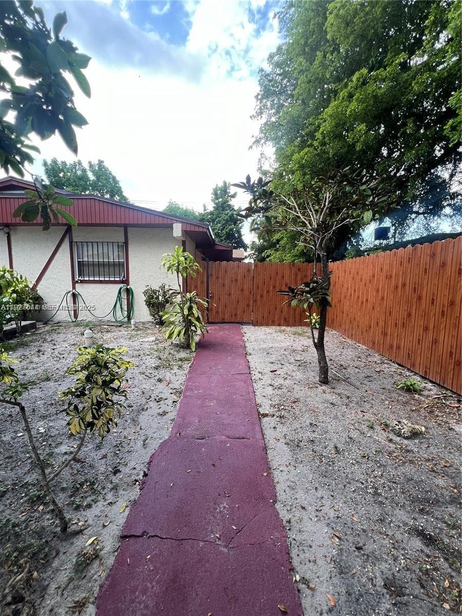 1581 NE 117 ST, Miami, FL 33161 photo 4