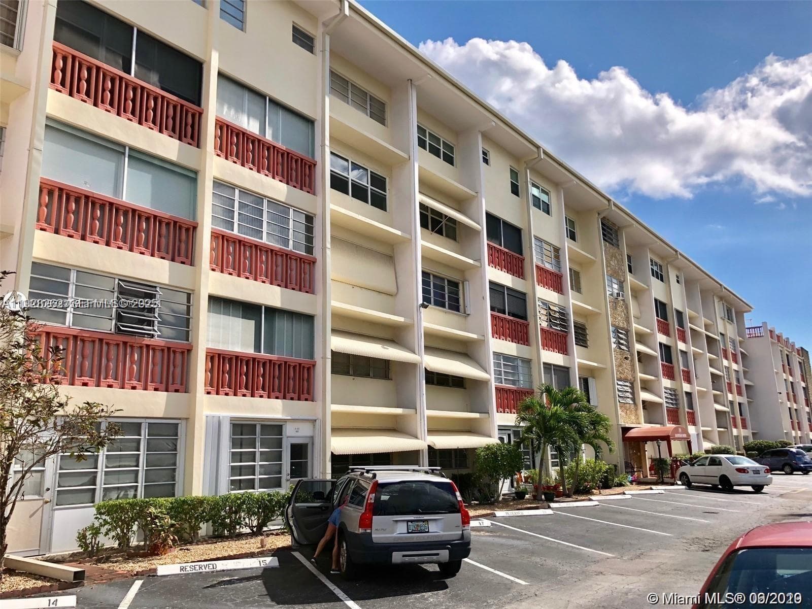 215 SE 3rd Ave # 407B, Hallandale Beach, FL 33009