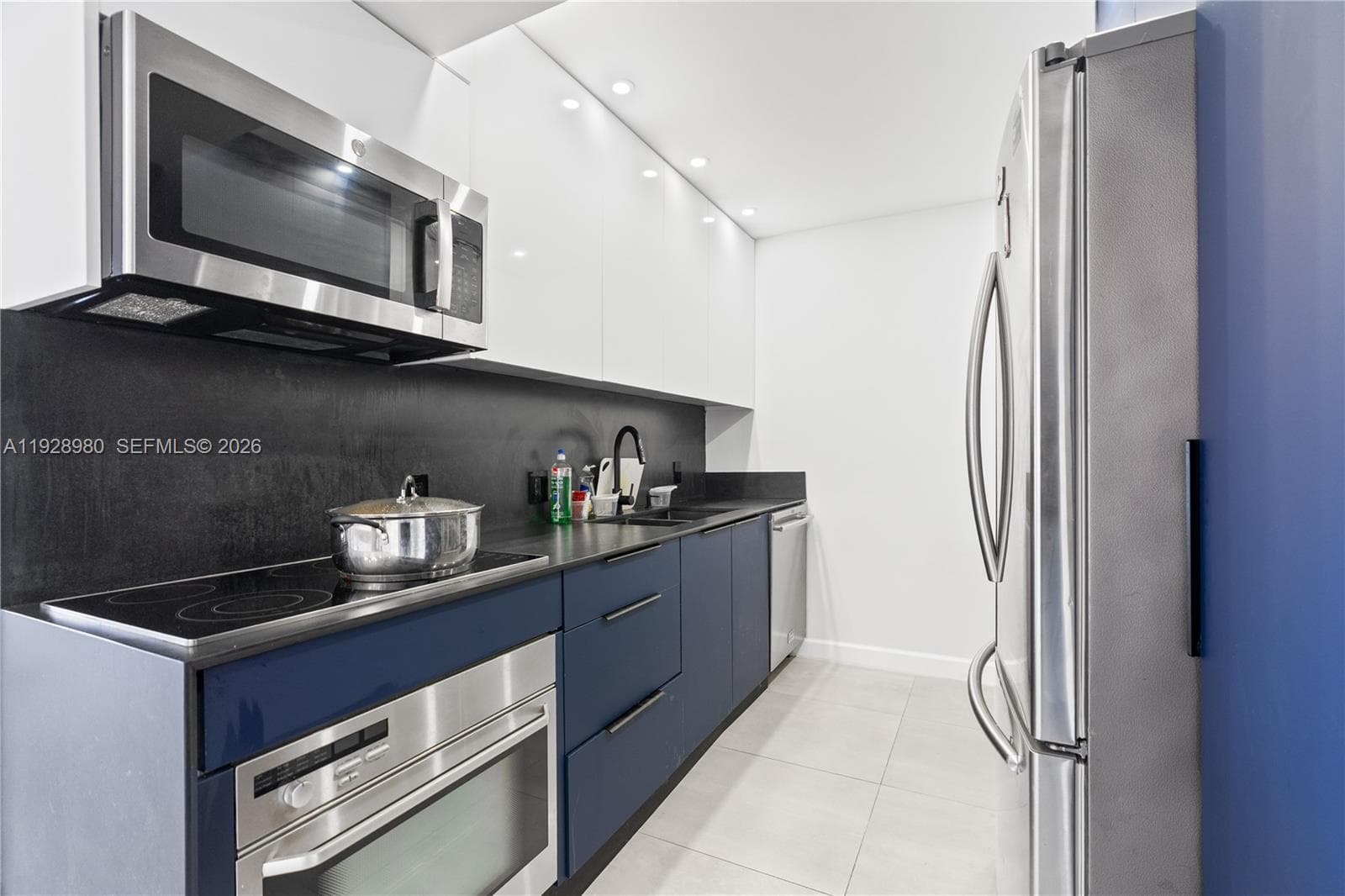20301 W Country Club Dr # 722, Aventura, FL 33180