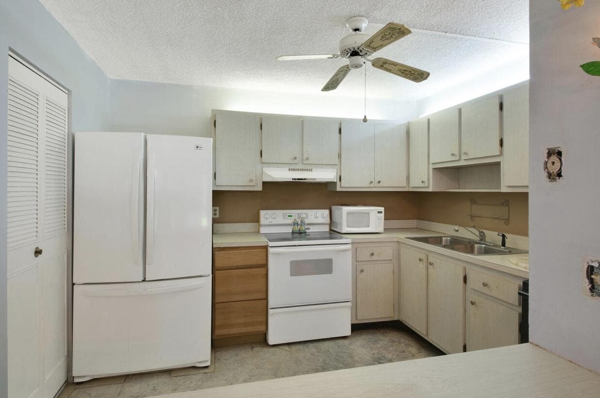 3527 La Palmas Court # A-1, FL 33463 photo 3