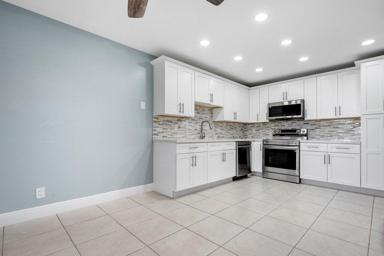 1740 NW 19th Terrace # 204, Delray Beach, FL 33445 photo 4