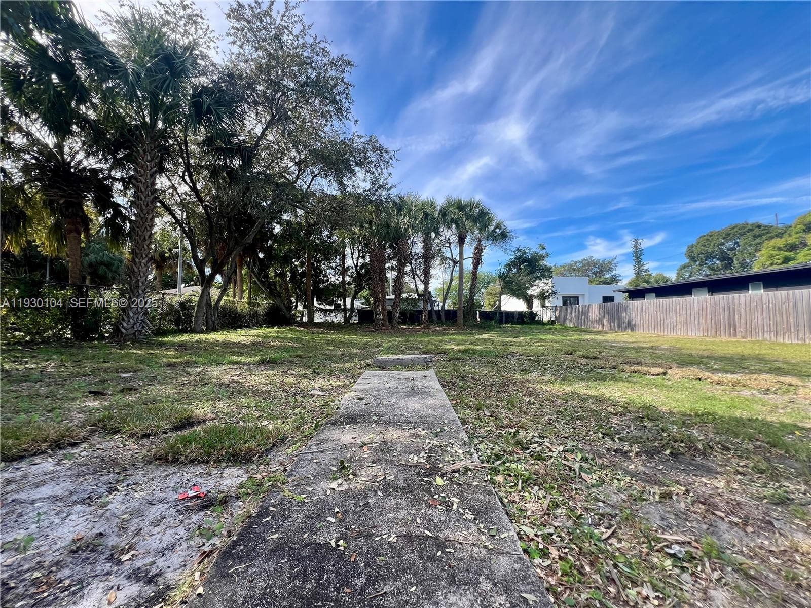 633 NW 14th Ter, Fort Lauderdale, FL 33311 photo 2