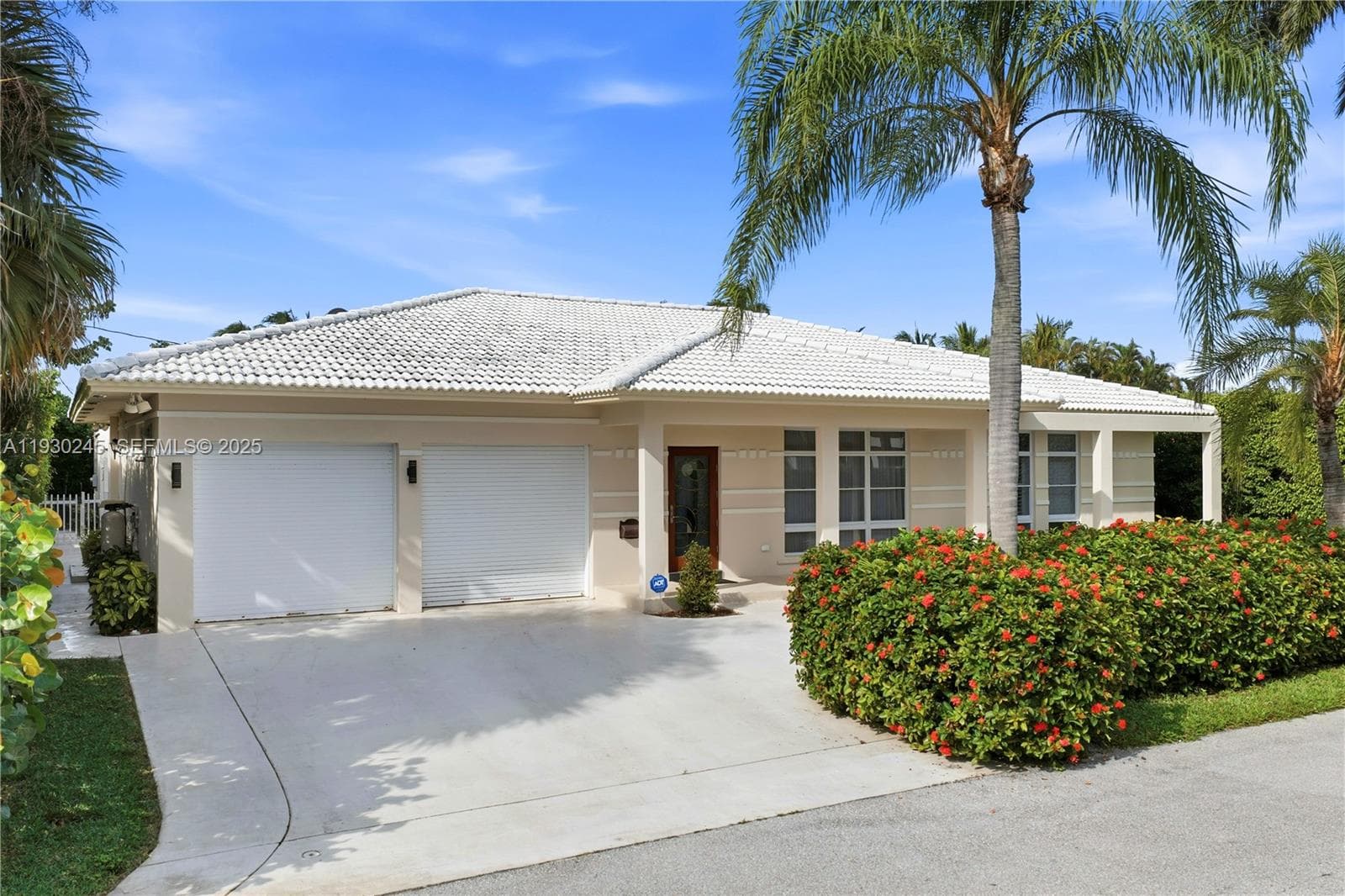 2607 Holy Cross Ln, Lake Worth, FL 33460 photo 2