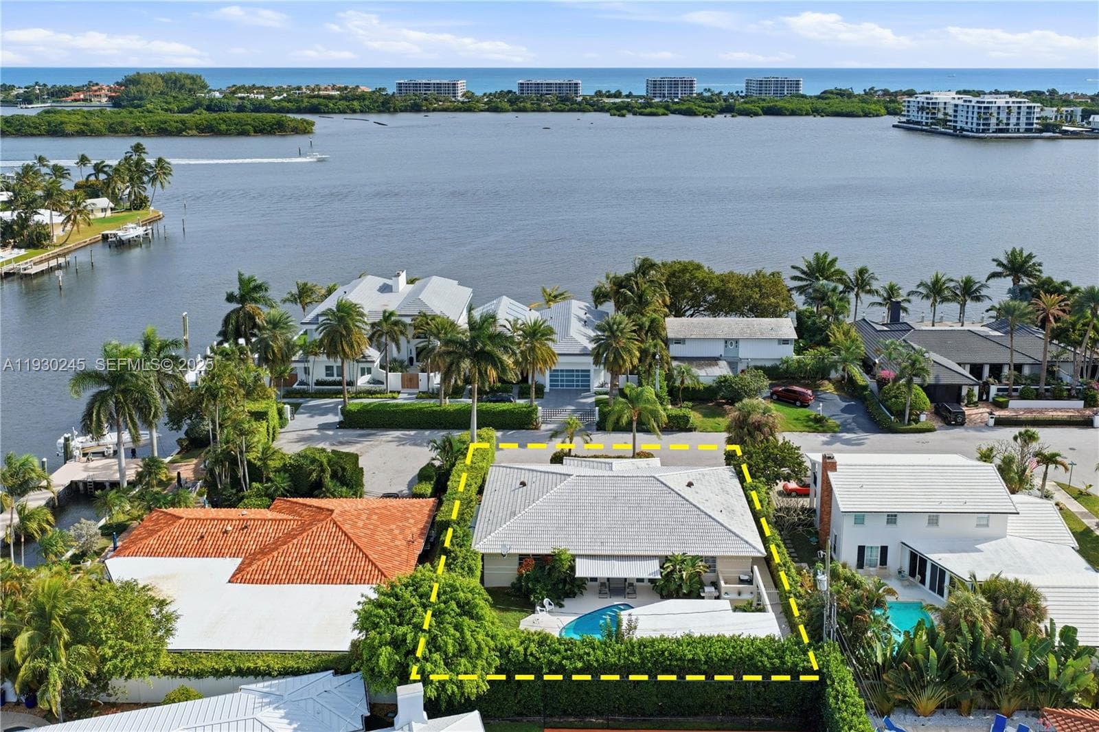 2607 Holy Cross Ln, Lake Worth, FL 33460 photo 4