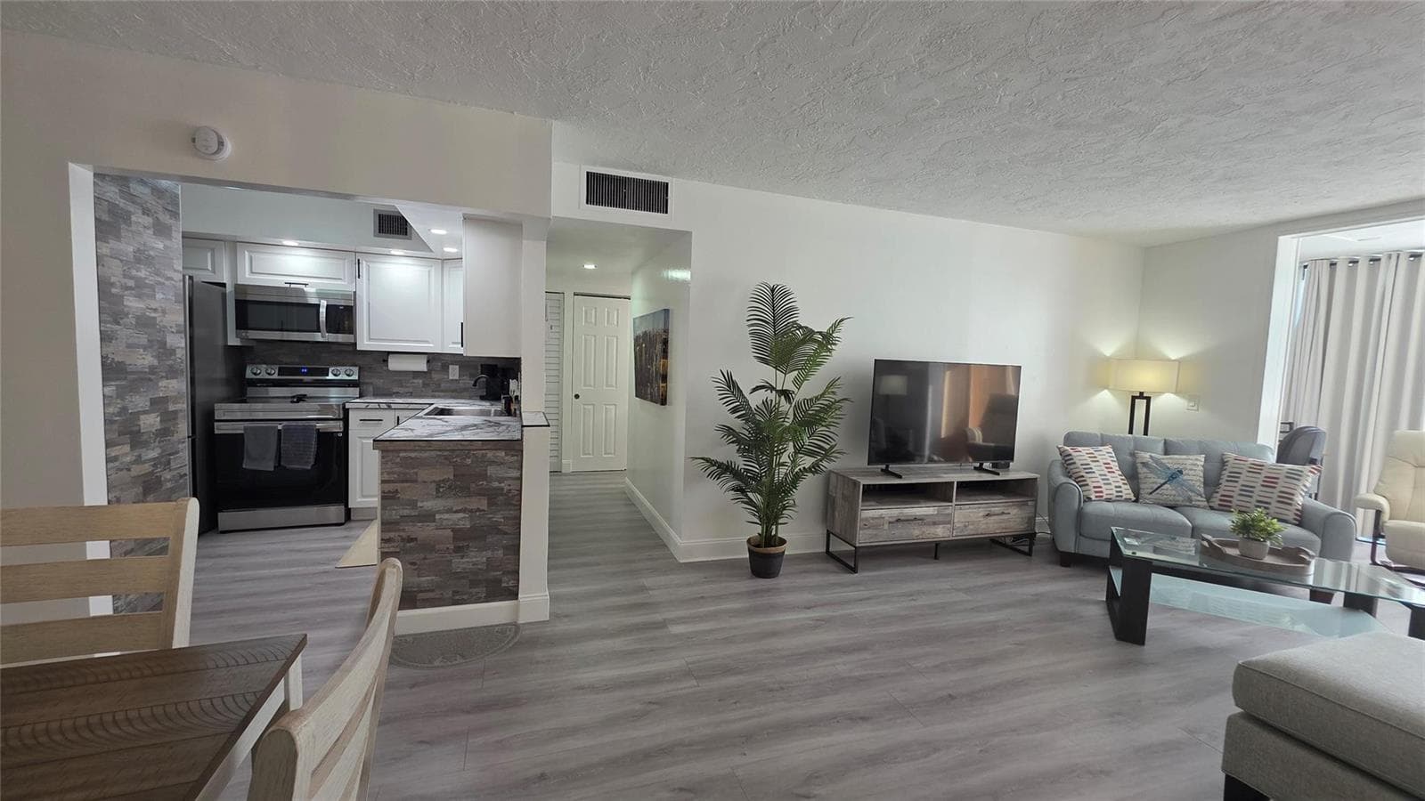 2831 Somerset Drive # 105, Lauderdale Lakes, FL 33311 photo 4