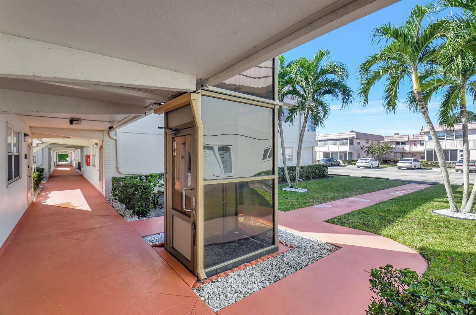325 Saxony G, Delray Beach, FL 33446 photo 3
