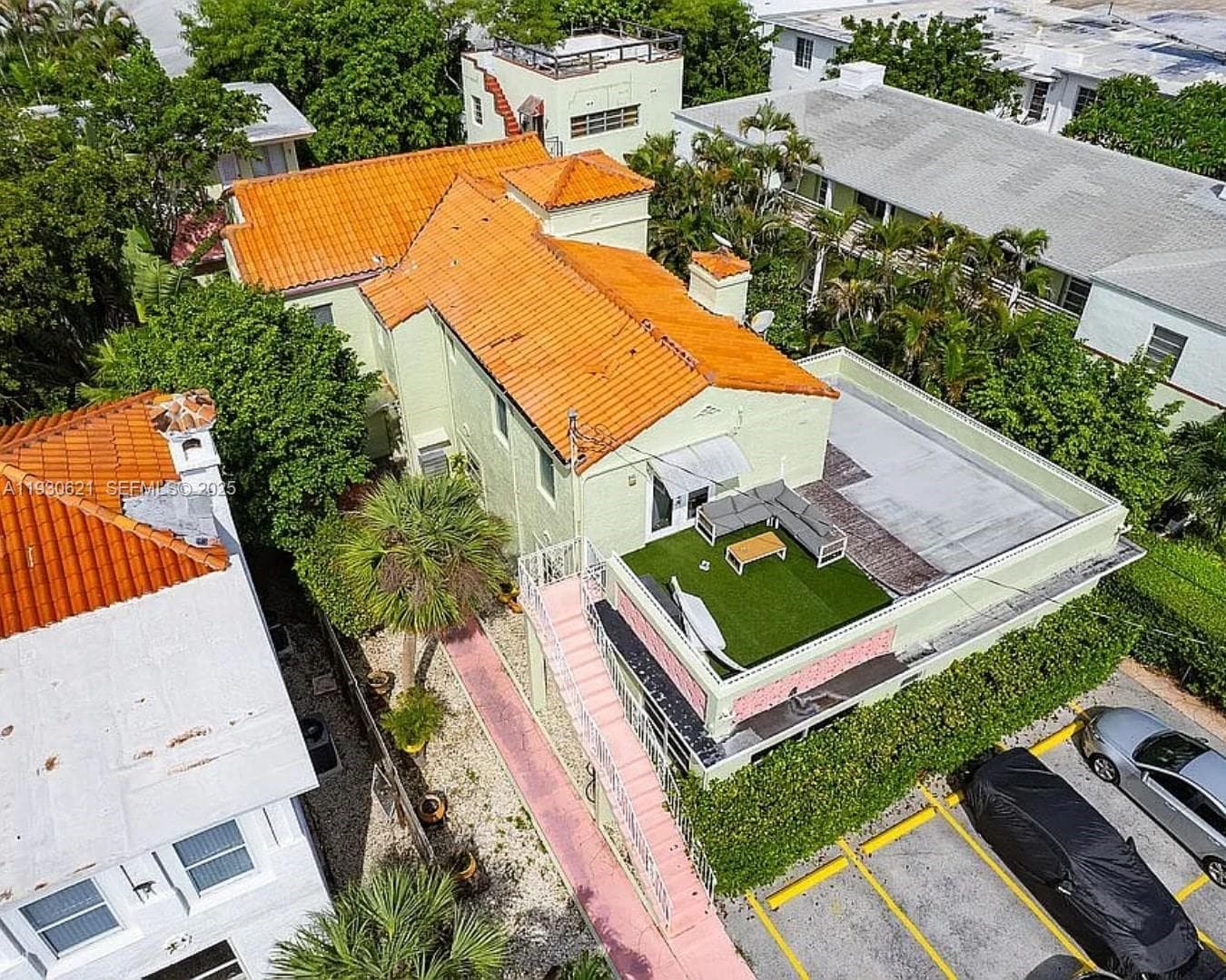 2822 Pine Tree Dr, Miami Beach, FL 33140 photo 2