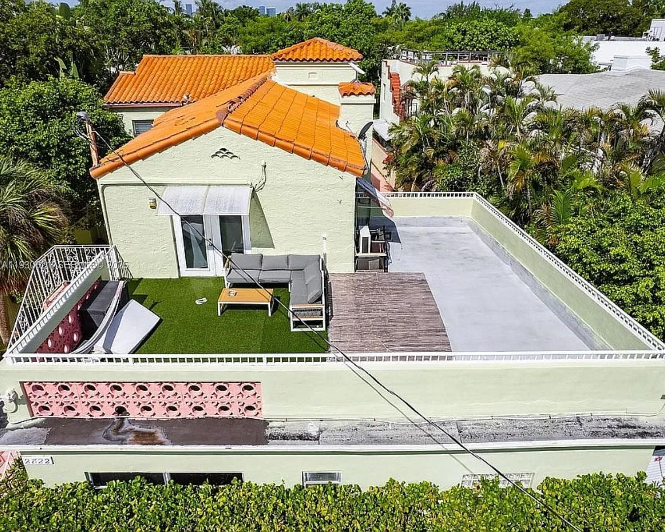 2822 Pine Tree Dr, Miami Beach, FL 33140 photo 4