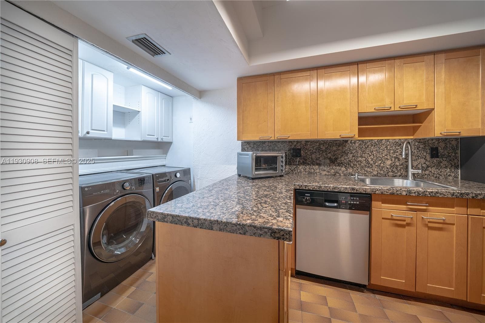 19212 NE 25th Ave # 283D, Miami, FL 33180 photo 4