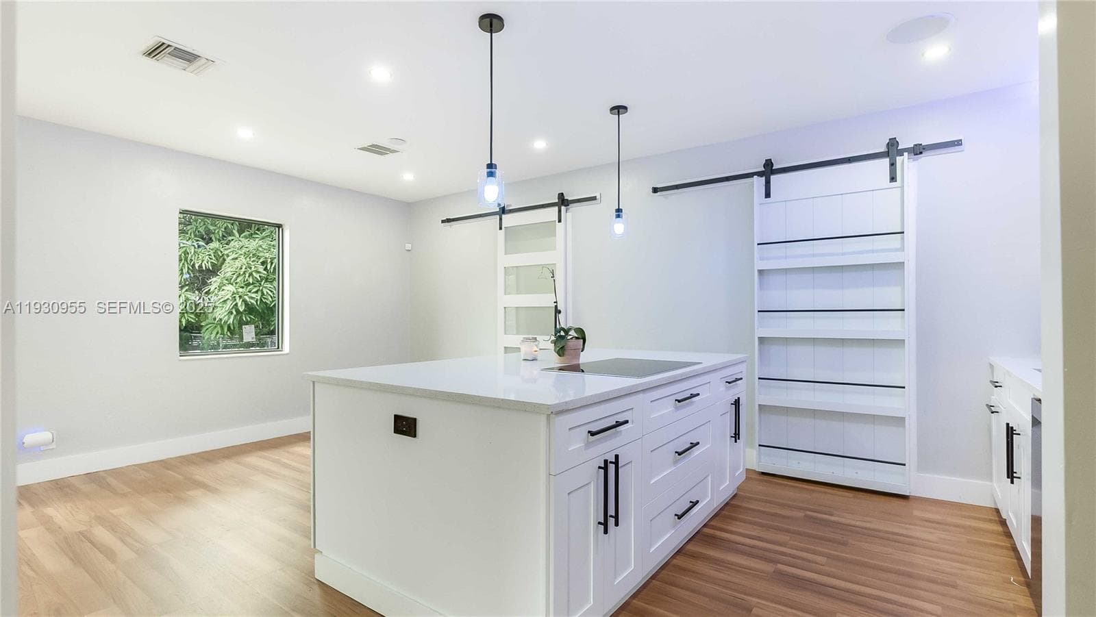 817 NW 17th St, Fort Lauderdale, FL 33311 photo 2