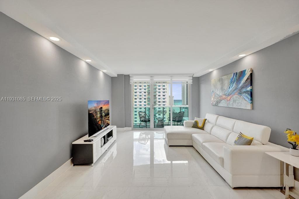 19380 Collins Ave # 1104, Sunny Isles Beach, FL 33160 photo 2