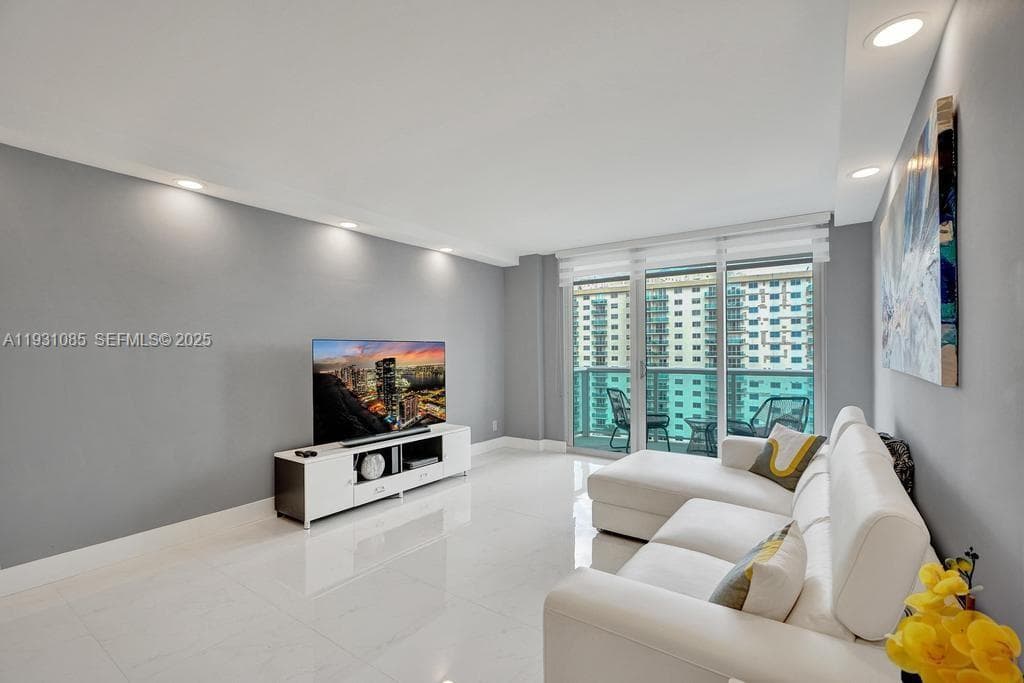 19380 Collins Ave # 1104, Sunny Isles Beach, FL 33160 photo 3