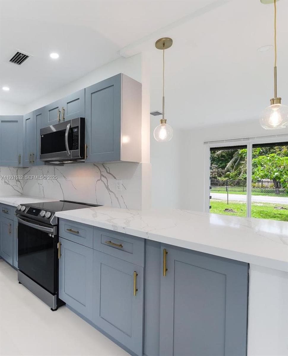 851 NW 146th St, Miami, FL 33168 photo 2