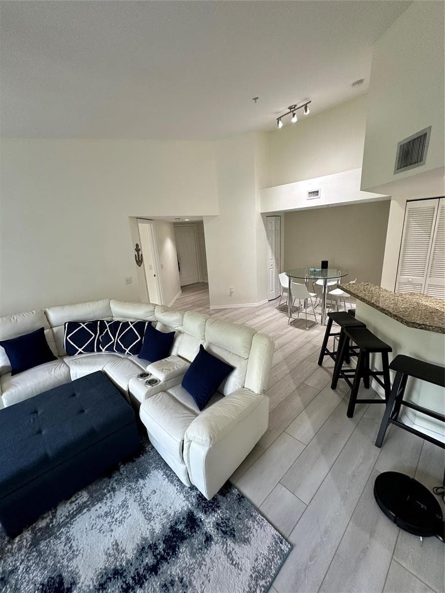 2131 SE 10th Avenue # 1120, Fort Lauderdale, FL 33316 photo 2