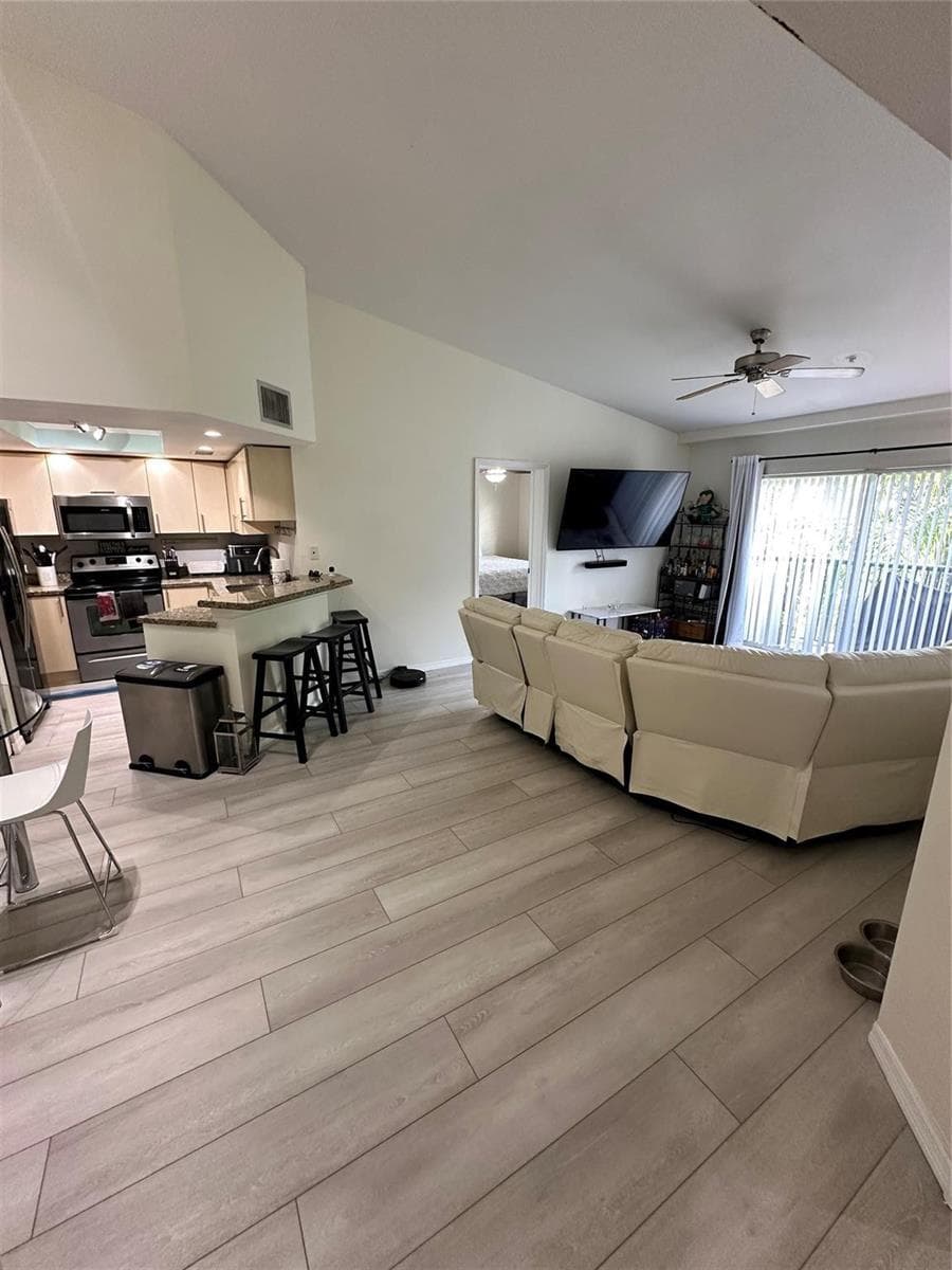 2131 SE 10th Avenue # 1120, Fort Lauderdale, FL 33316 photo 3
