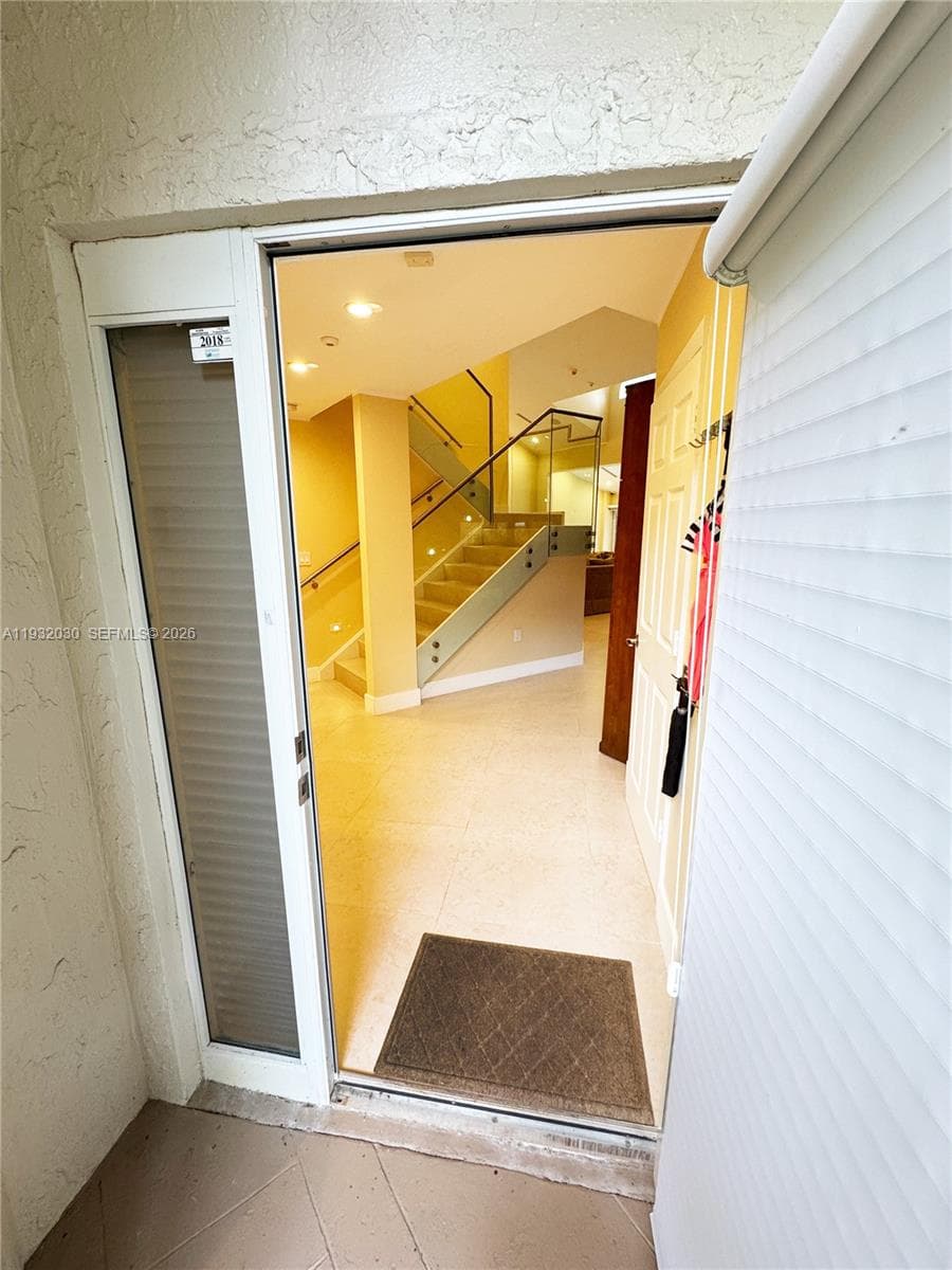 610 Misty Oaks Ln, Pompano Beach, FL 33069 photo 2