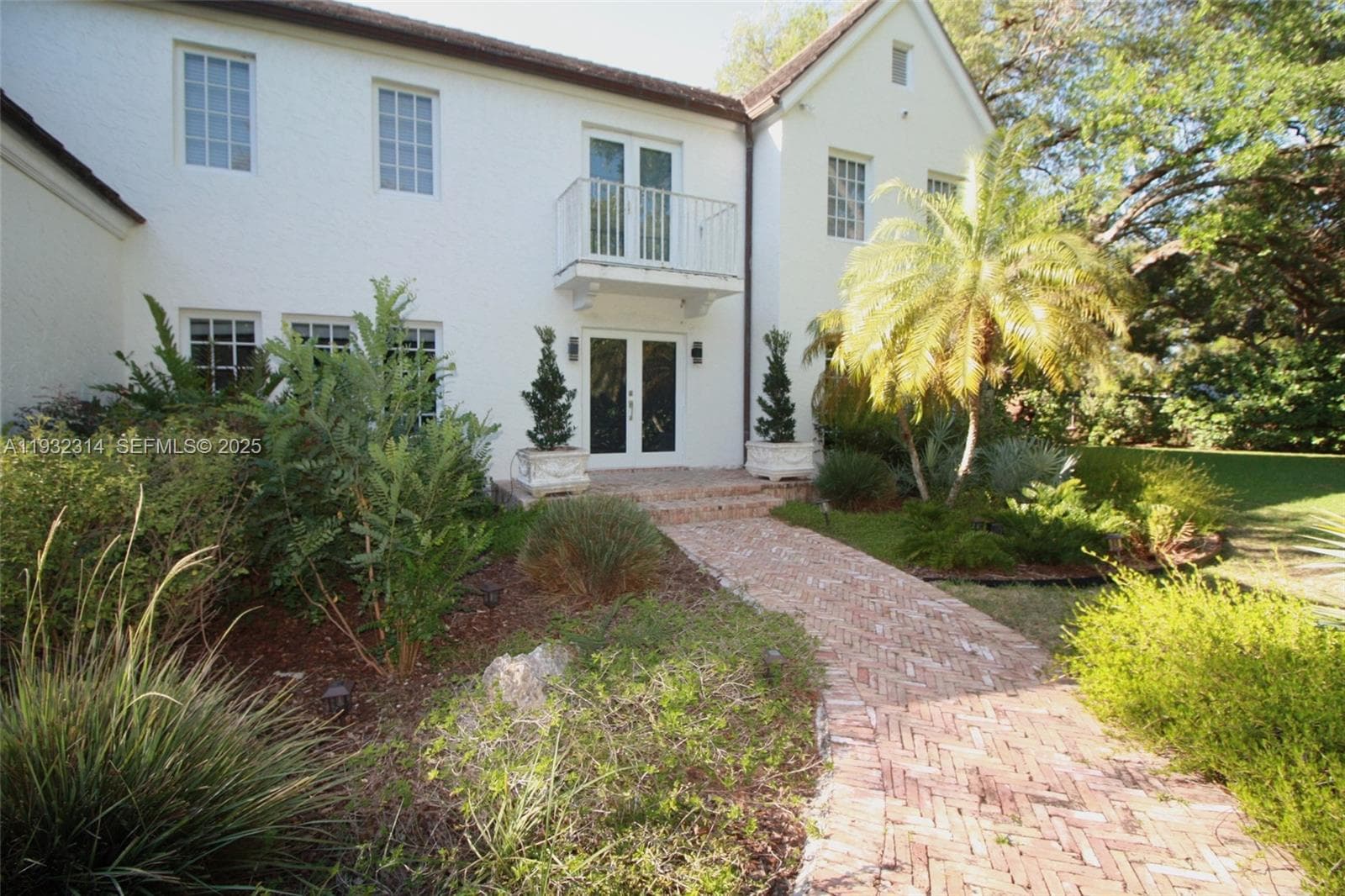 6750 Granada Blvd, Coral Gables, FL 33146 photo 4