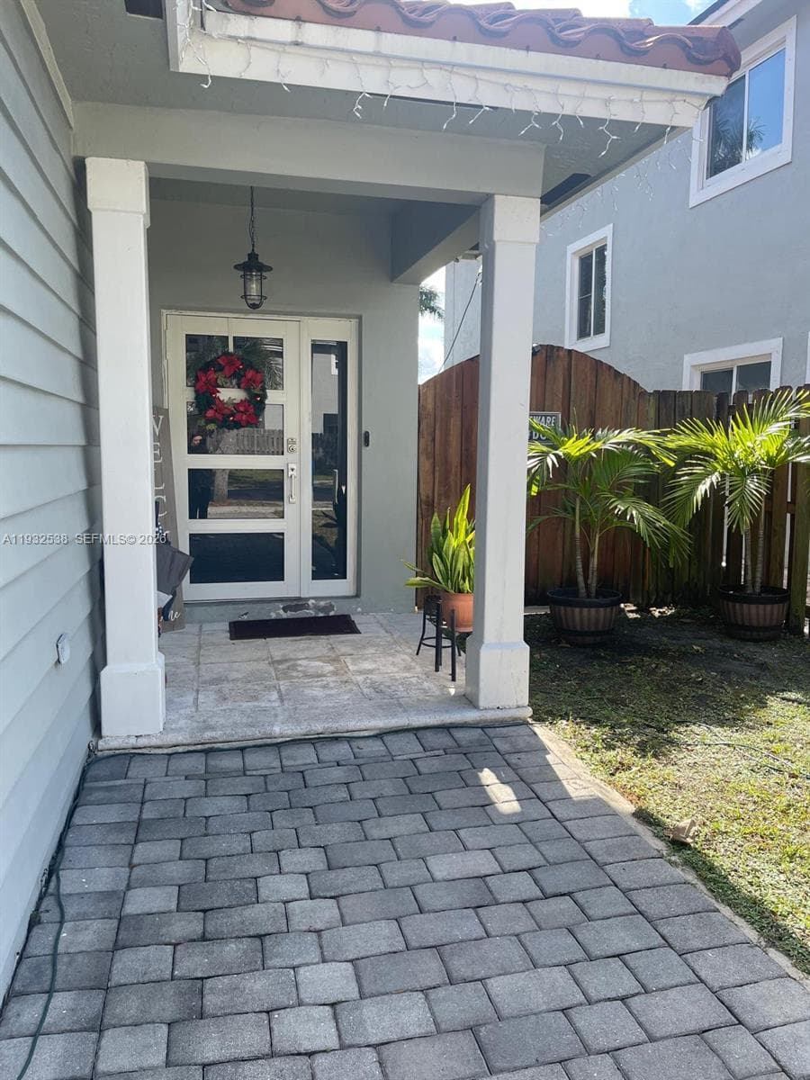 3134 NE 3rd Dr, Homestead, FL 33033 photo 3