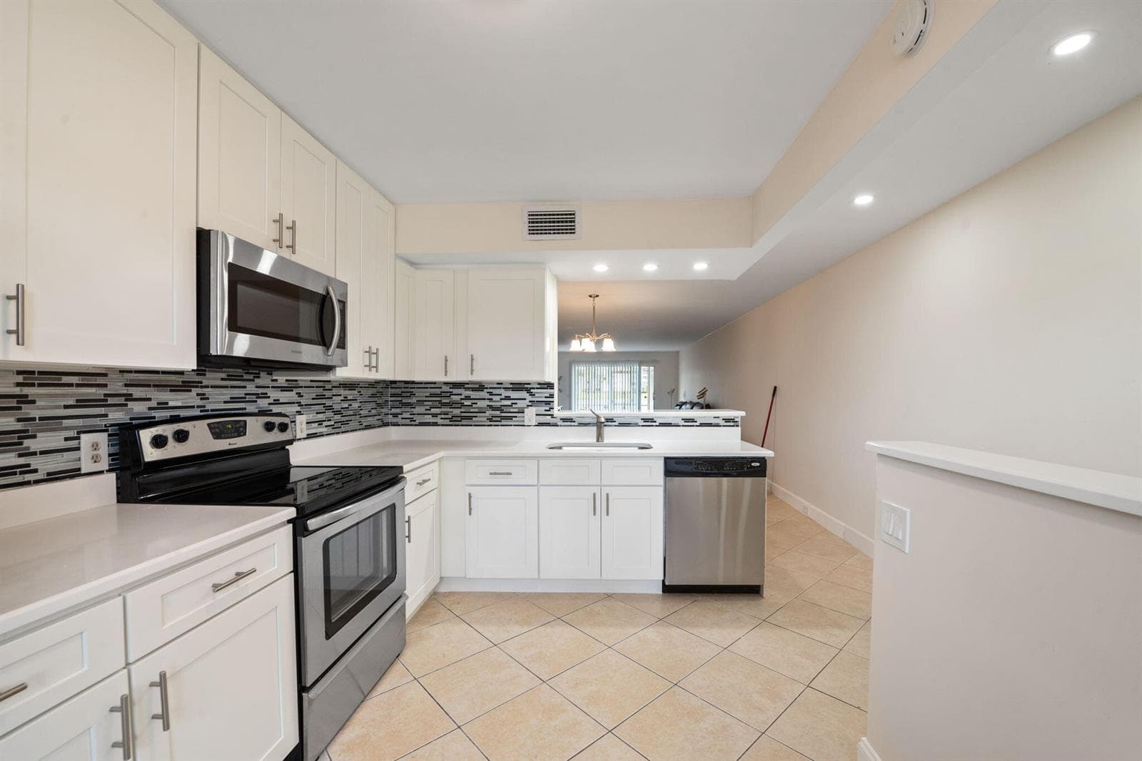 1090 Guildford E # 1090, Boca Raton, FL 33434 photo 2