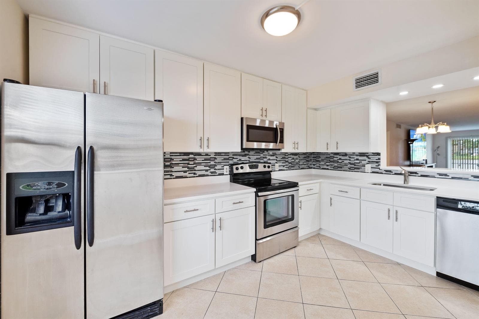 1090 Guildford E # 1090, Boca Raton, FL 33434 photo 3