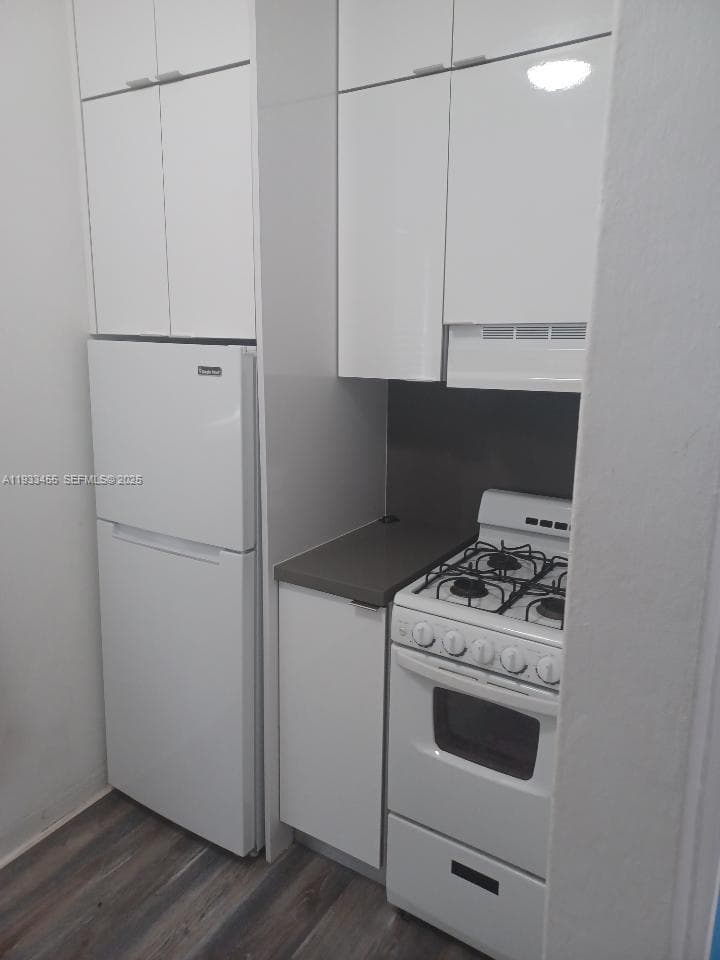 6950 Byron Ave # 3, Miami Beach, FL 33141 photo 2