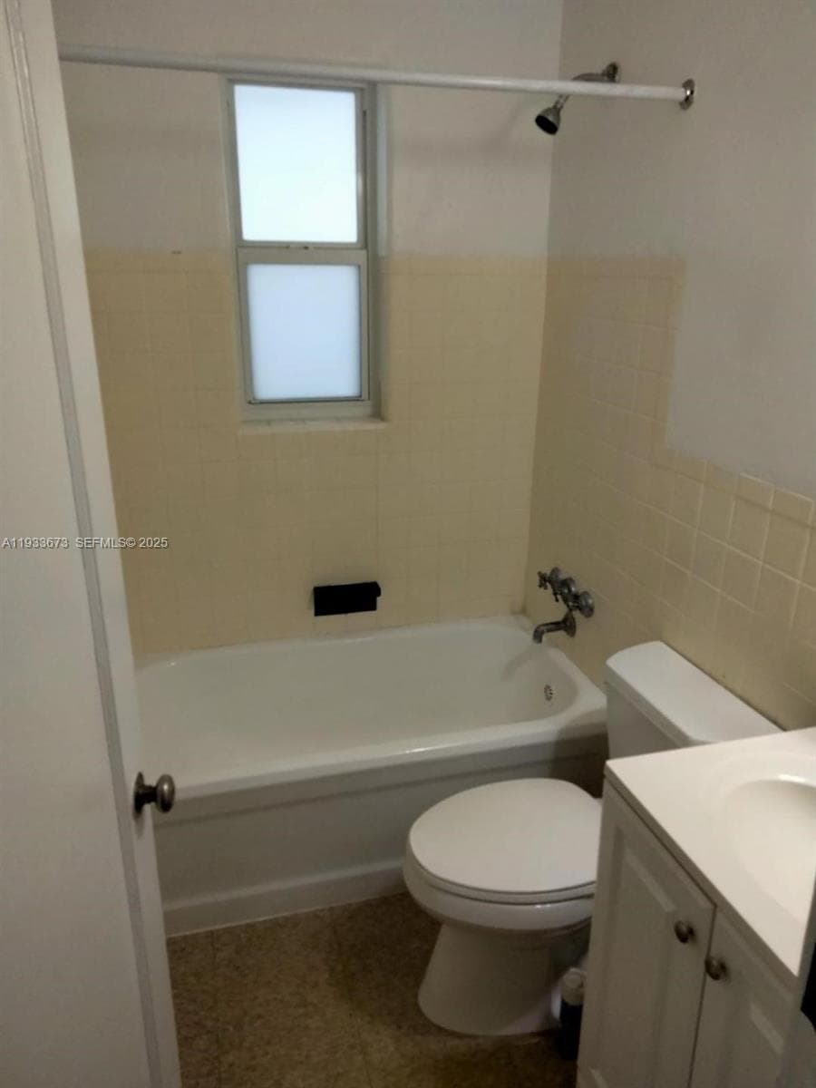 6950 Byron Ave # 4, Miami Beach, FL 33141 photo 3