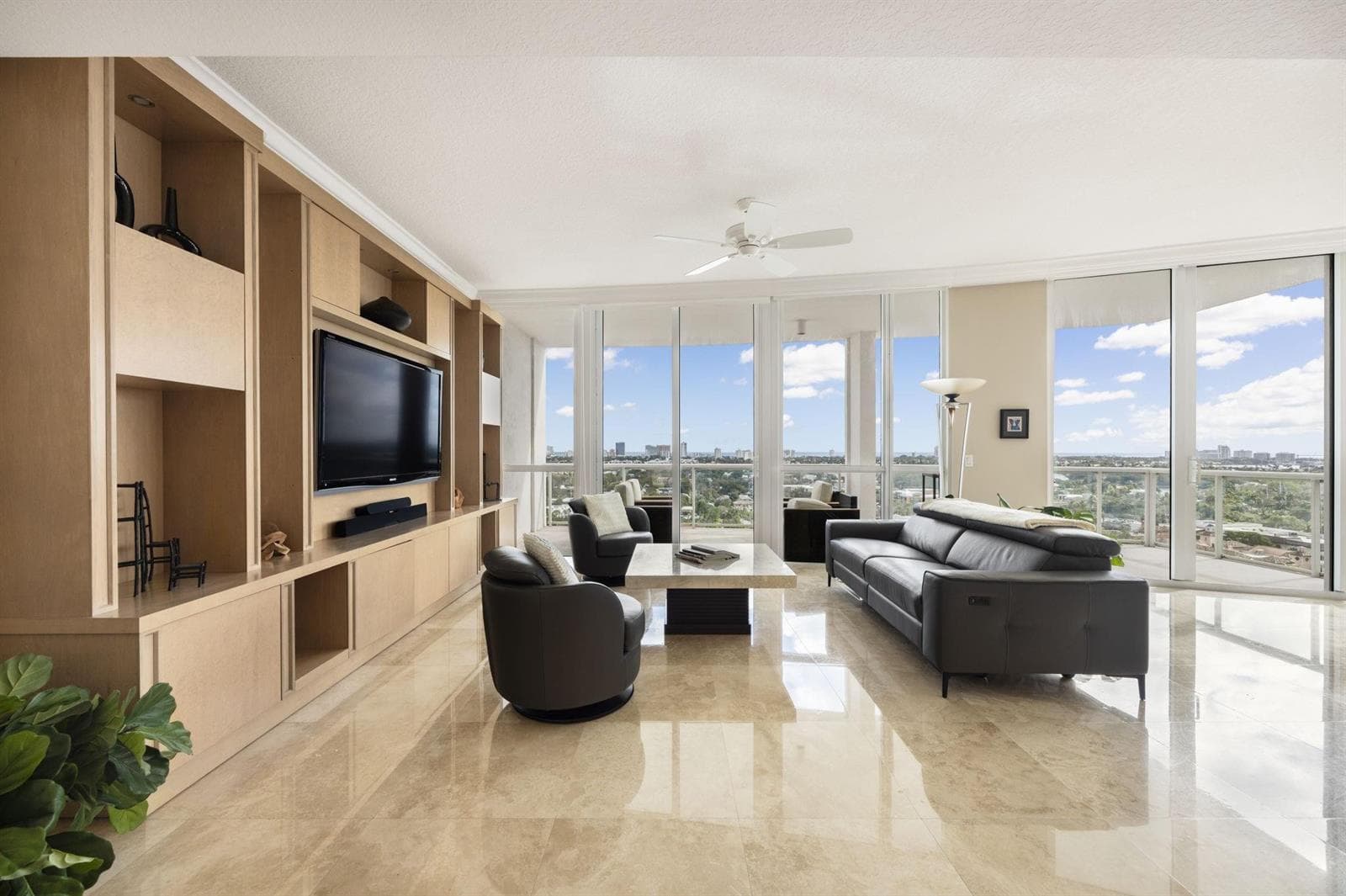 111 SE 8th Avenue # Ph-1701, Fort Lauderdale, FL 33301 photo 2