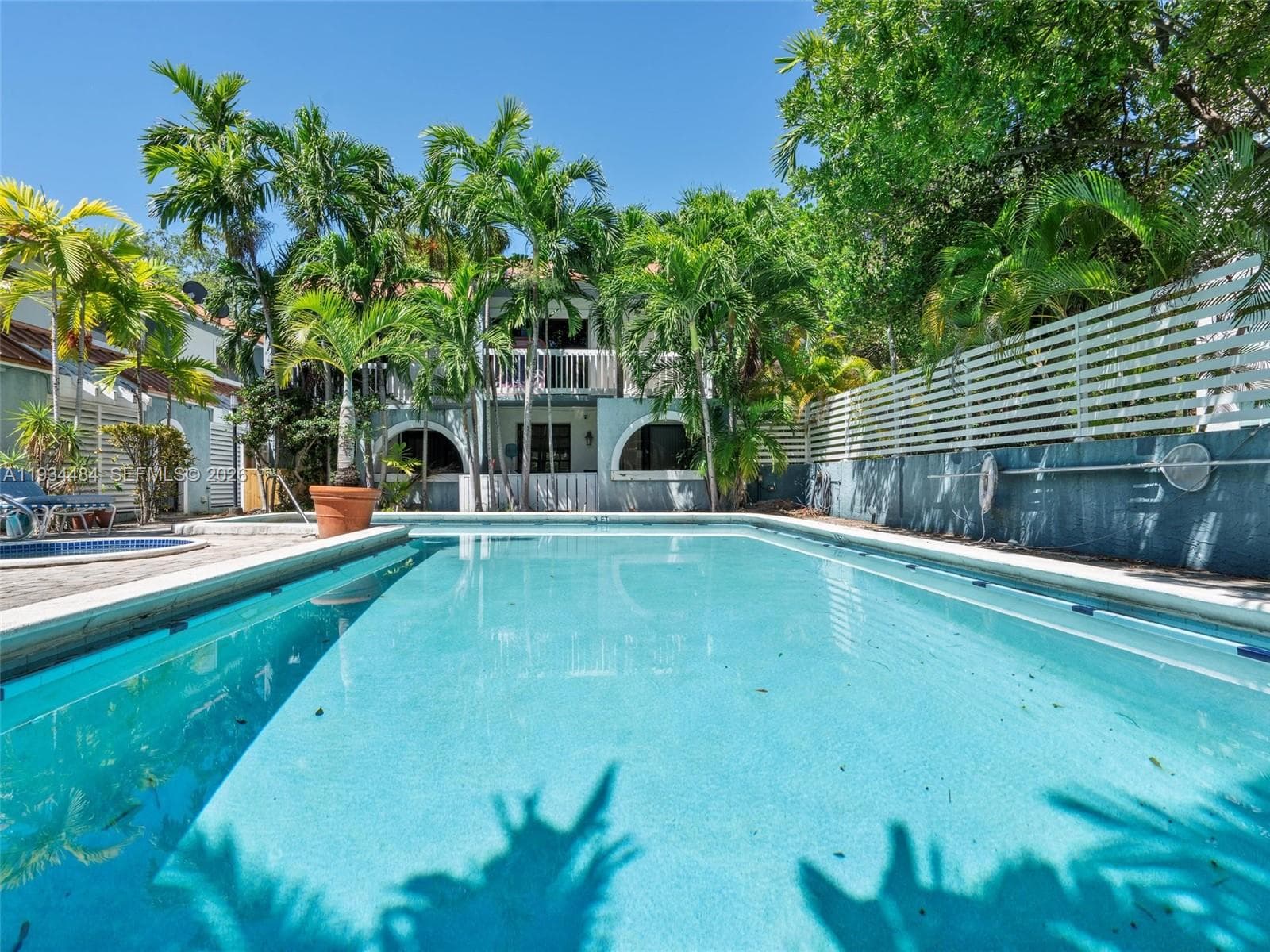 515 NE 38th St # 10, Miami, FL 33137 photo 2
