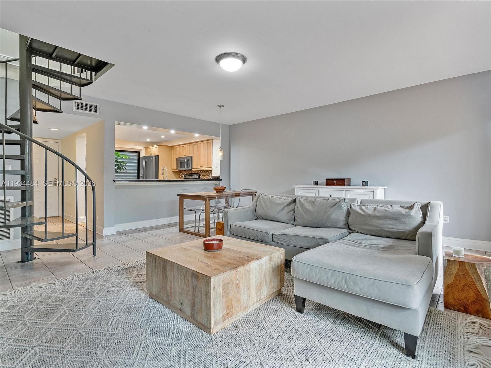 515 NE 38th St # 10, Miami, FL 33137 photo 3