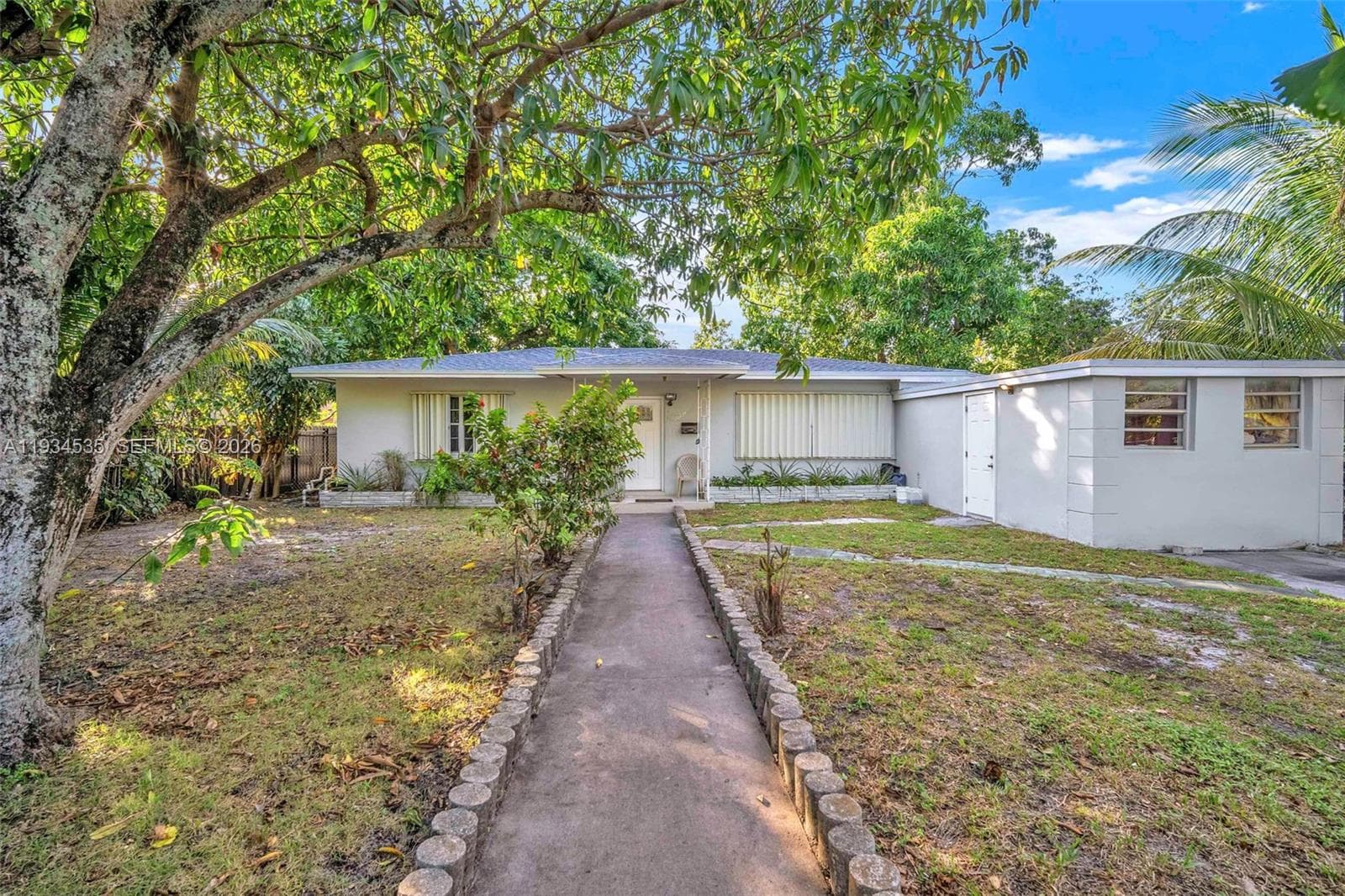 16234 NE 9th Ct, North Miami Beach, FL 33162 photo 2