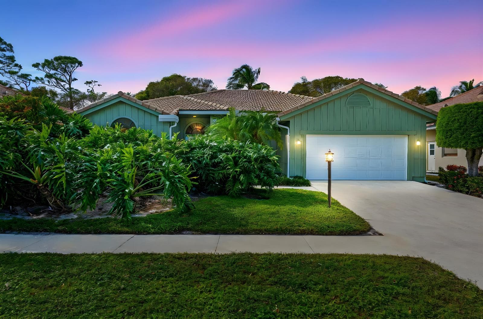 9055 Cypress Hollow Drive, Palm Beach Gardens, FL 33418 photo 2