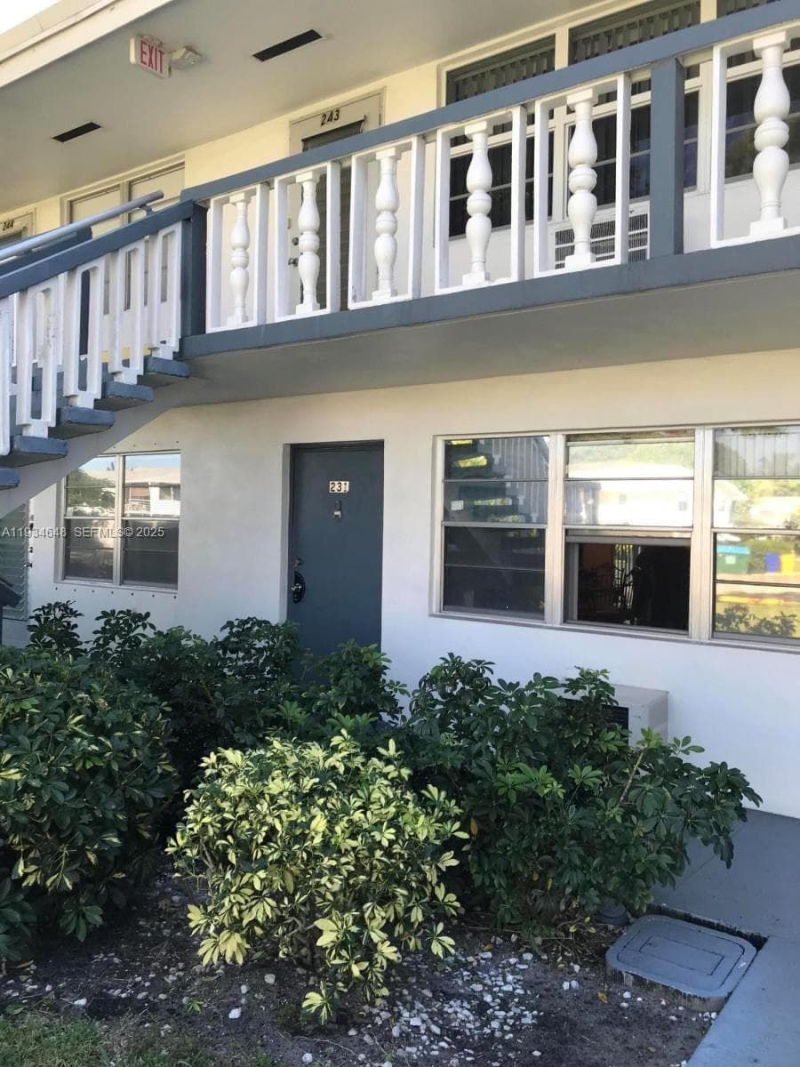 243 Sheffield J # 243, West Palm Beach, FL 33417 photo 2