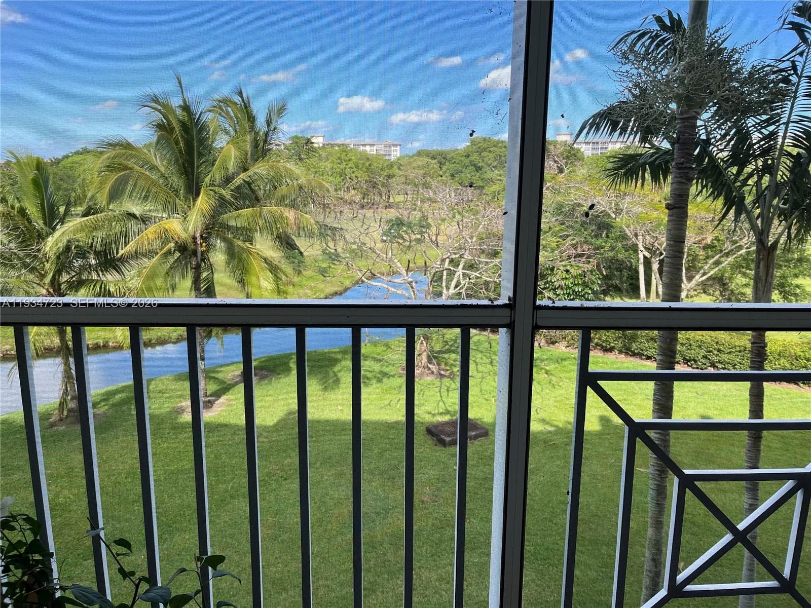3500 Oaks Clubhouse Dr # 308, Pompano Beach, FL 33069 photo 3