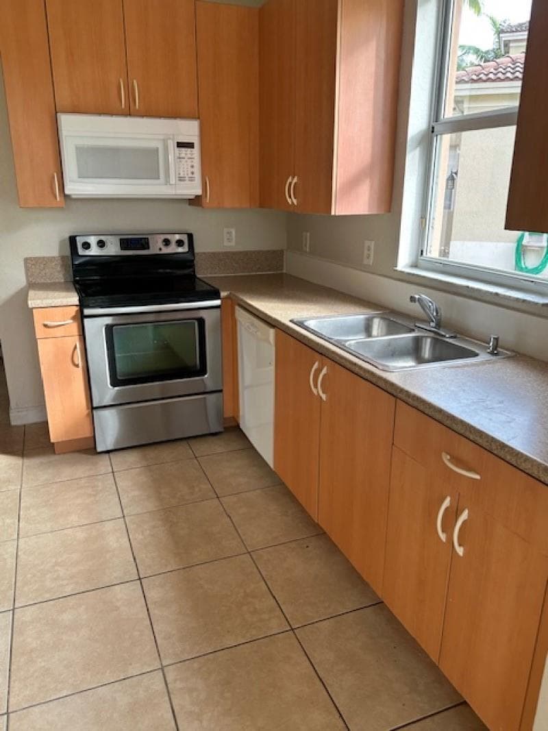 1008 NE 39th Avenue, Homestead, FL 33033 photo 3