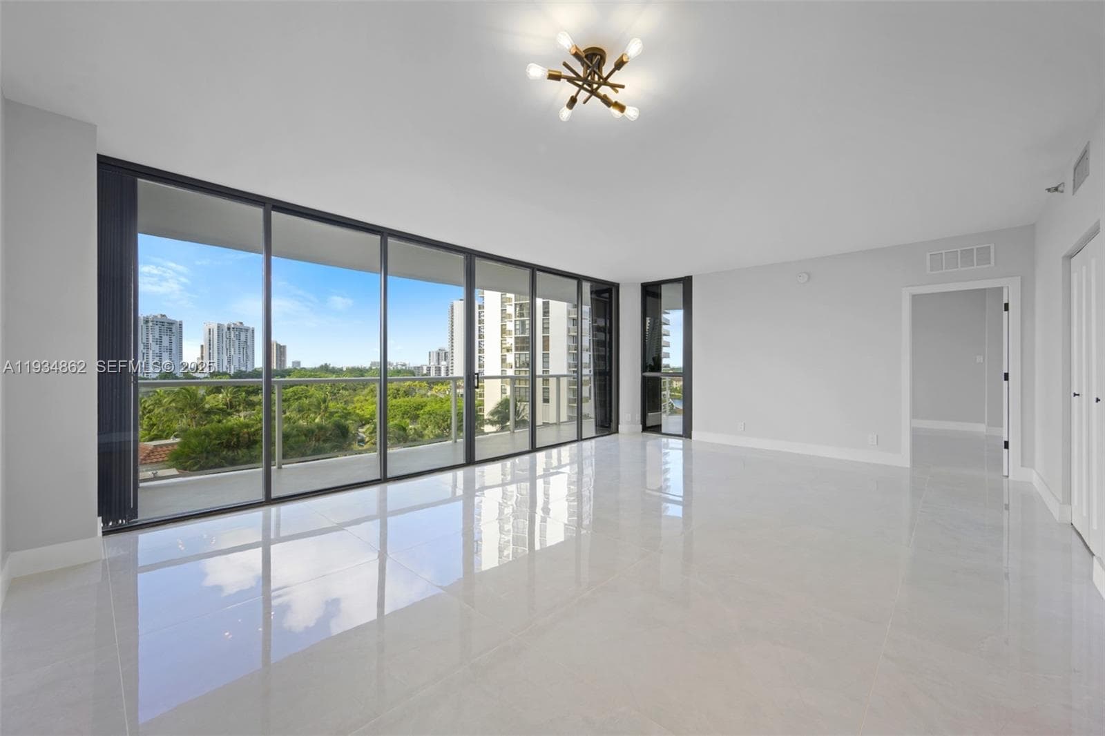 20281 E Country Club Dr # 501, Aventura, FL 33180 photo 2