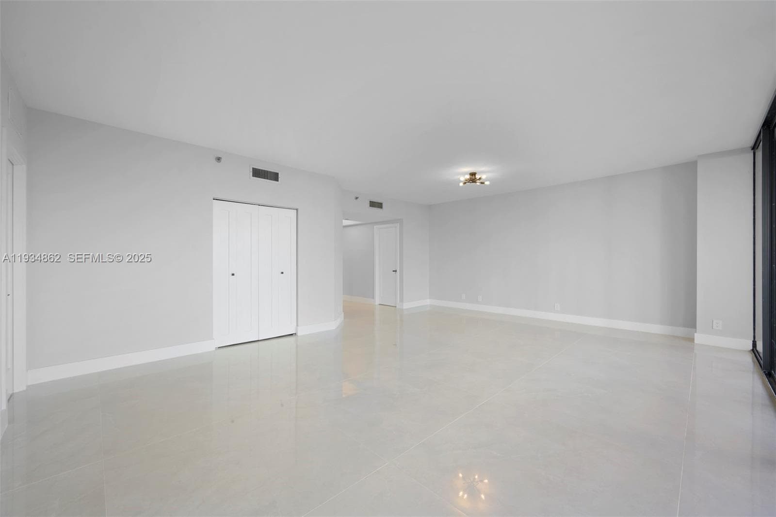 20281 E Country Club Dr # 501, Aventura, FL 33180 photo 3