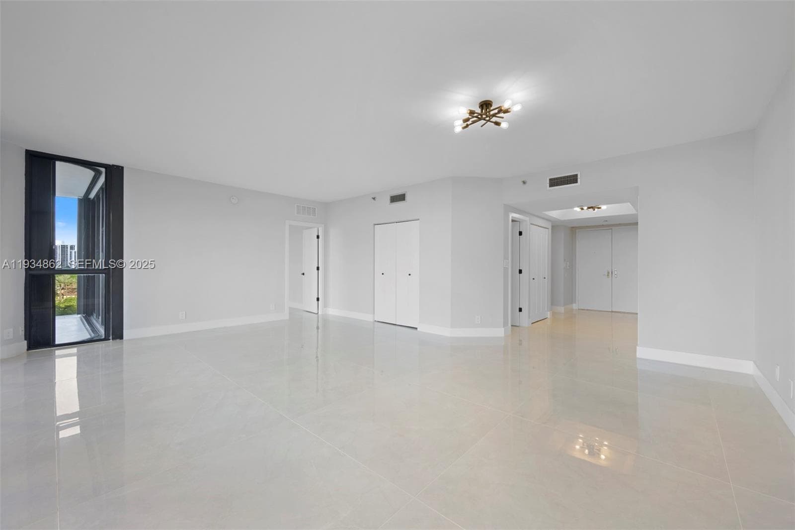 20281 E Country Club Dr # 501, Aventura, FL 33180 photo 4