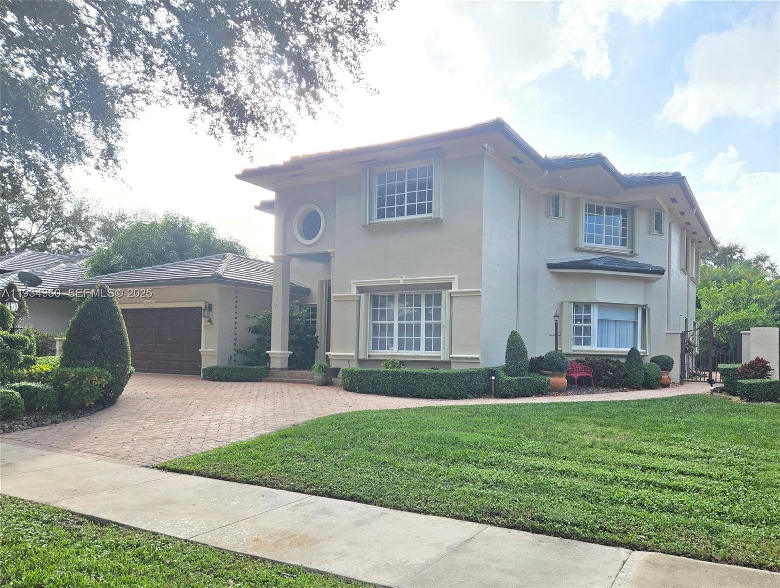 16422 NW 83rd Pl, Miami Lakes, FL 33016 photo 2