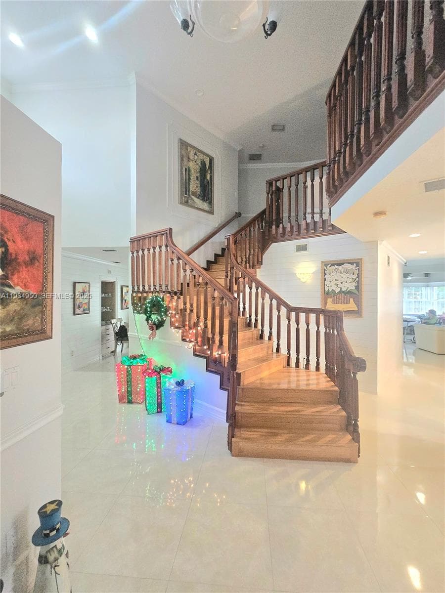 16422 NW 83rd Pl, Miami Lakes, FL 33016 photo 4