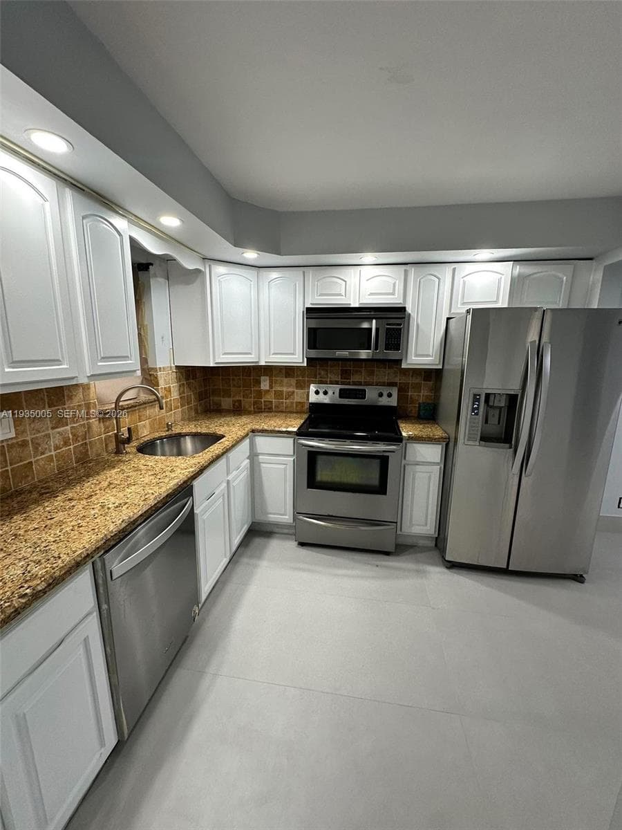 9440 SW 8th St # 402, Boca Raton, FL 33428 photo 4