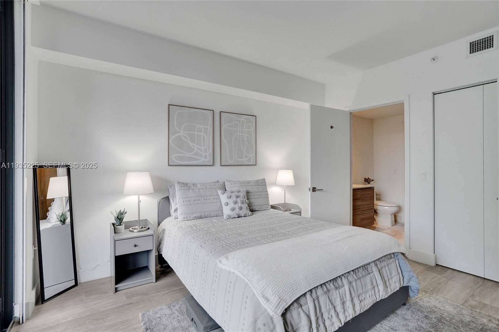 121 NE 34th St # 902, Miami, FL 33137 photo 5