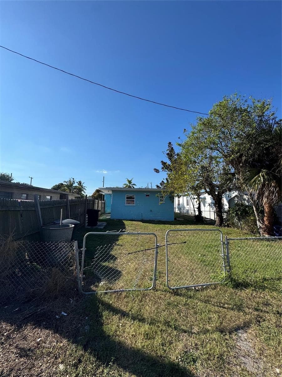 812 N 17th Street, Fort Pierce, FL 34950 photo 2