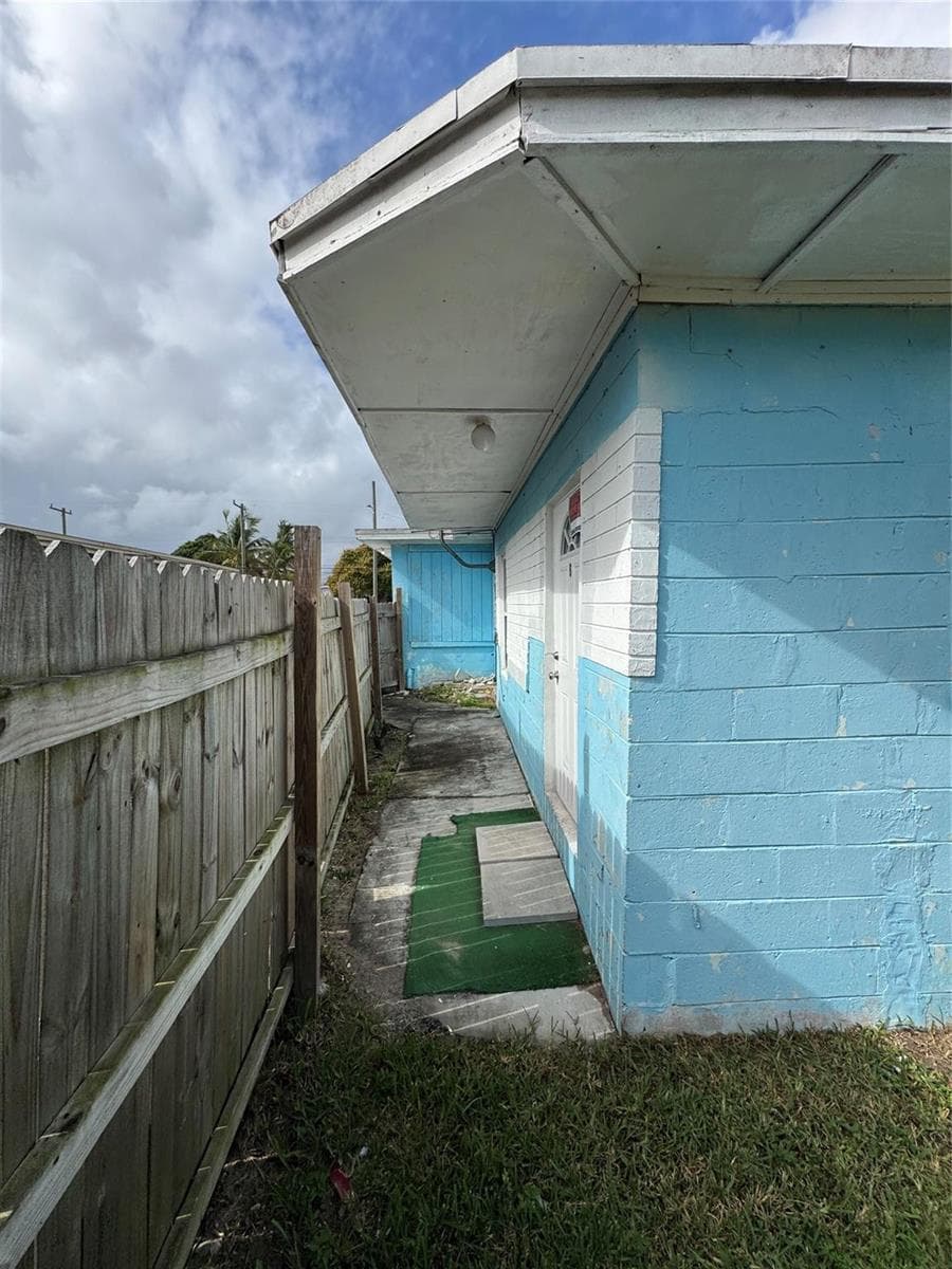 812 N 17th Street, Fort Pierce, FL 34950 photo 5