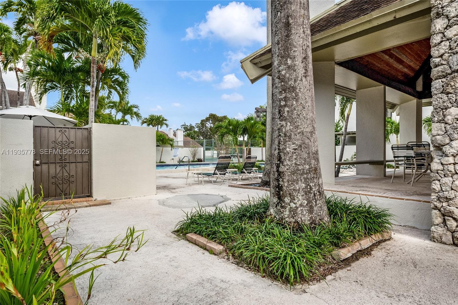 7075 SW 67th Ave # 14, South Miami, FL 33143 photo 3