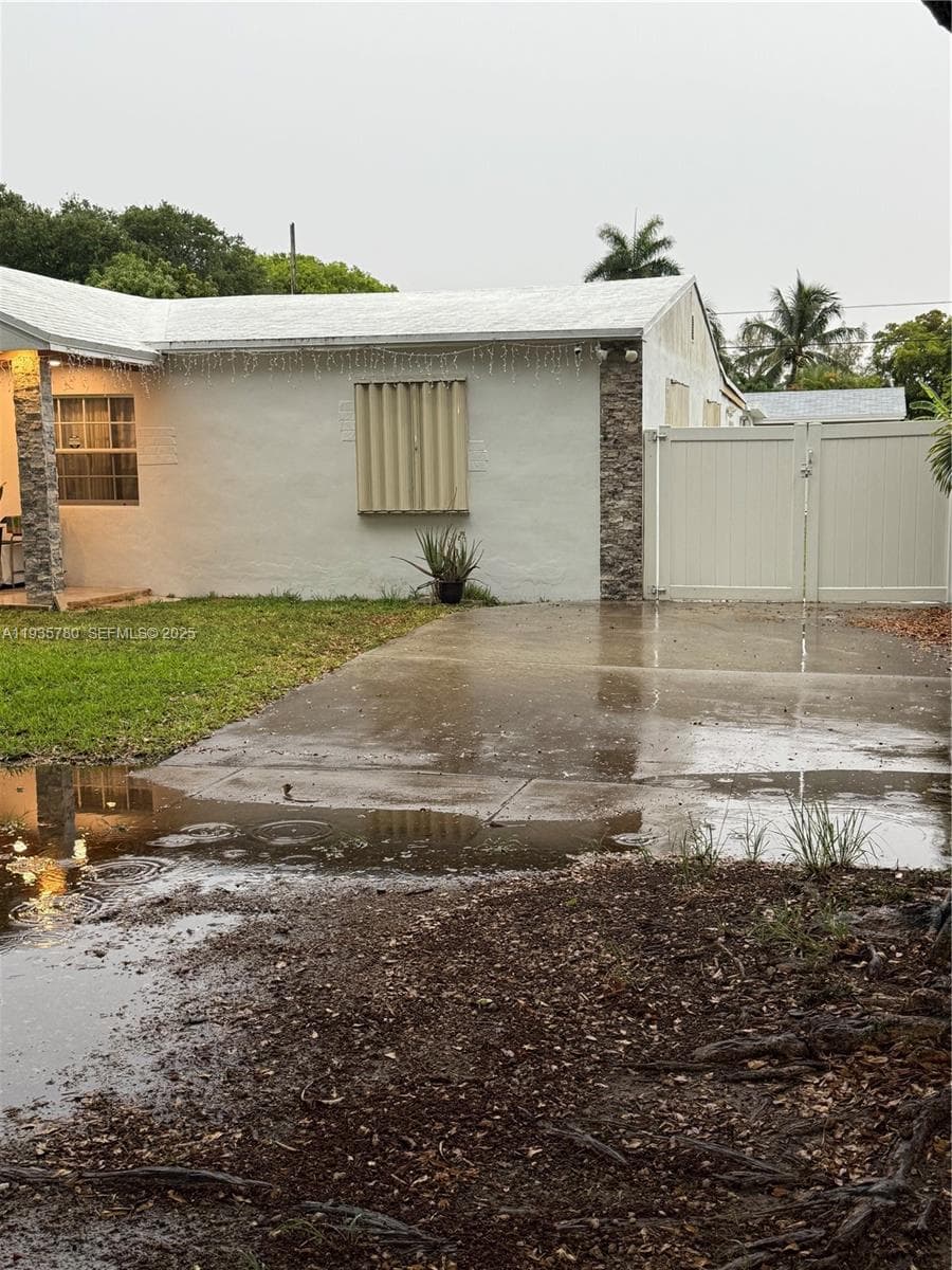 1031 NE 142nd St, North Miami, FL 33161 photo 3