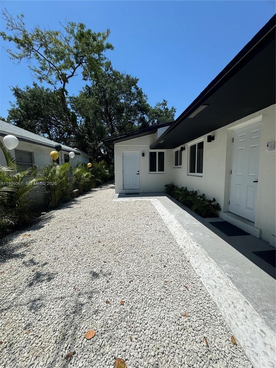 111 NW 7th Ave, Dania Beach, FL 33004 photo 4