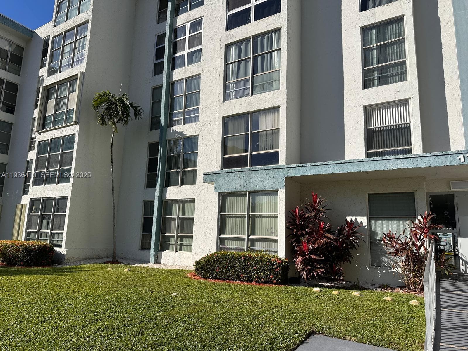 17560 Atlantic Blvd # 109, Sunny Isles Beach, FL 33160 photo 2