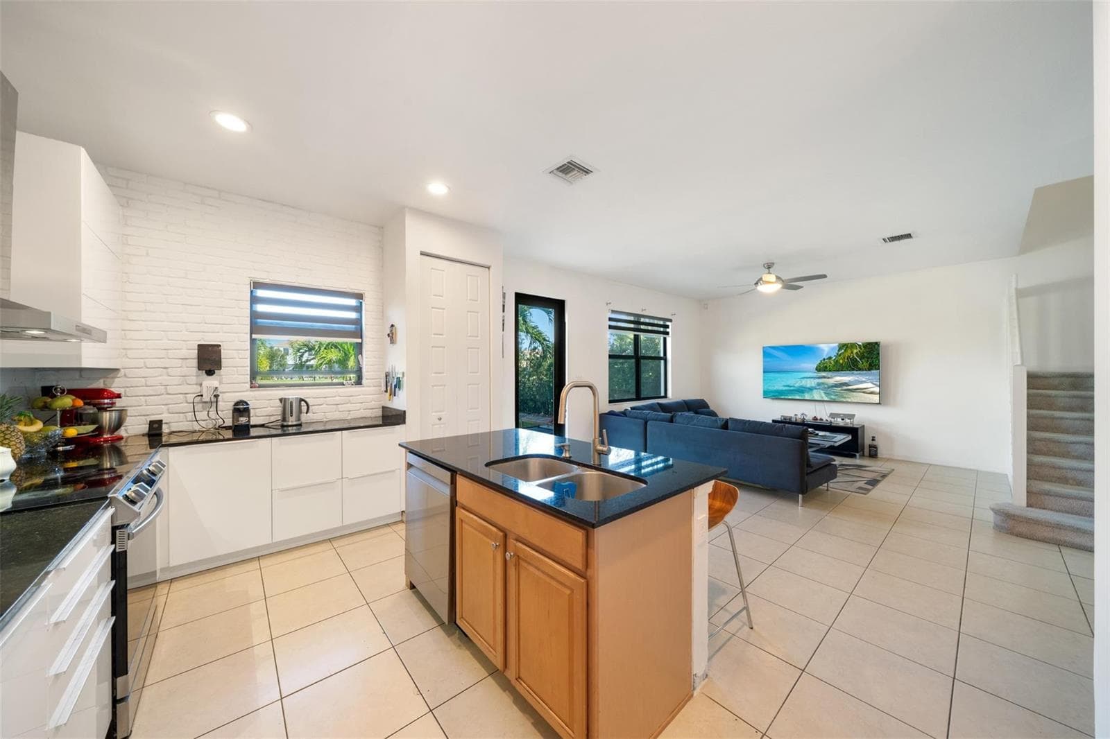631 NE 191st Terrace, Miami, FL 33179 photo 3