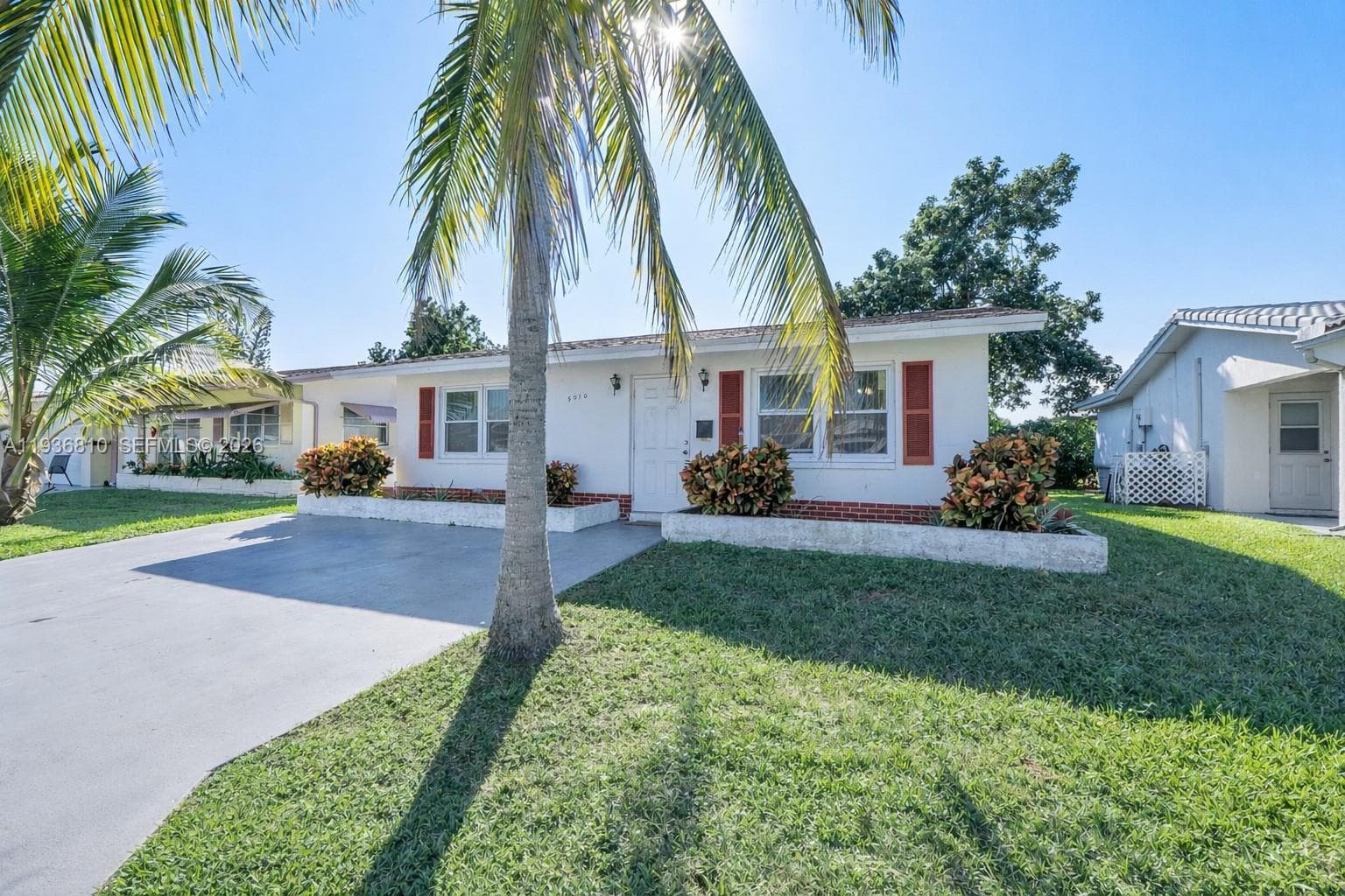 5010 NW 51st St, Tamarac, FL 33319